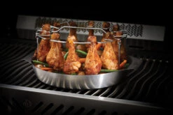 Napoleon Edelstahl Hähnchenkeulen Halter Inkl. Schale -Napoleon 56032 Foldable Chicken Grilling Rack Topper In Use