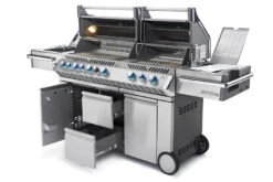 Napoleon Prestige Pro 825-3 Edelstahl Gasgrill Inkl. Drehspieß Und Bodenbeleuchtung - Modell 2023 - SMART Deal Inkl. Grillfürst Grill Control Mit Companion Device Und Einstichthermometer -Napoleon Napoleon Prestige Pro 825 Gasgrill seitlich offen