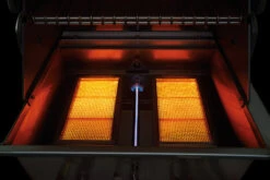 Napoleon Prestige Pro 825-3 Edelstahl Gasgrill Inkl. Drehspieß Und Bodenbeleuchtung - Modell 2023 - SMART Deal Inkl. Grillfürst Grill Control Mit Companion Device Und Einstichthermometer -Napoleon Napoleon Prestige Pro 825 sizzle zone