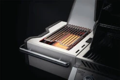 Napoleon Prestige Pro 500-3 Edelstahl Gasgrill Inkl. Drehspieß - Modell 2023 - SMART Deal Inkl. Grillfürst Grill Control -Napoleon Napoleon Prestige Pro Sizzle Zone Offen 1