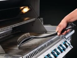 Napoleon Grillbürste Mit Edelstahlborsten Und Grillschaber 7 Napoleon Grillbürste Mit Edelstahlborsten Und Grillschaber -Napoleon napoleon grillbuerste anwendung schaber 62052